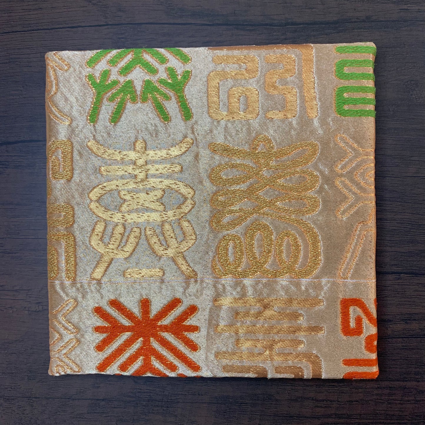 アンティークなデザインのJapanese Obi Fabric Panel